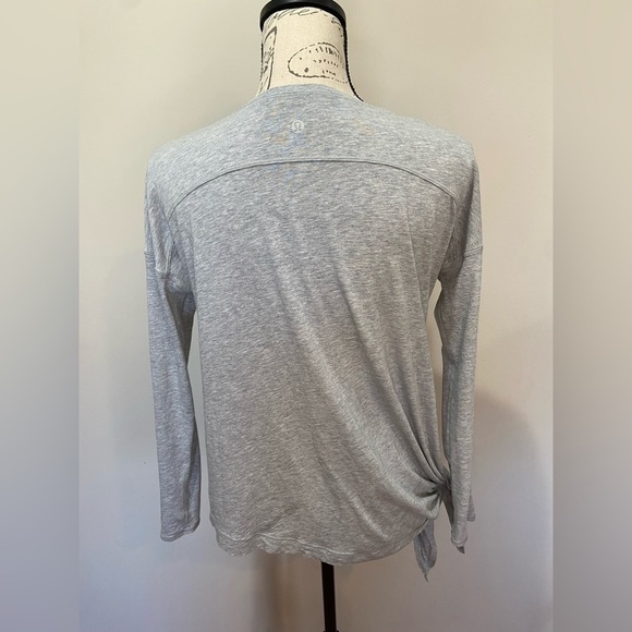 Lululemon “To The Point” Asymmetrical Top sz 4 Heathered‎ Light Grey - Picture 6 of 7